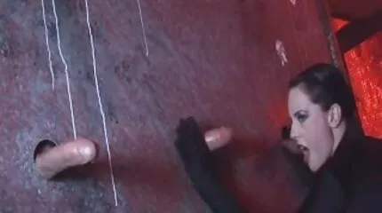 Một cô gái tóc nâu có hình xăm sẽ không bao giờ từ chối một con cu cứng cáp, bất kể phim sex nhat ban hay cô ấy đi đâu!.