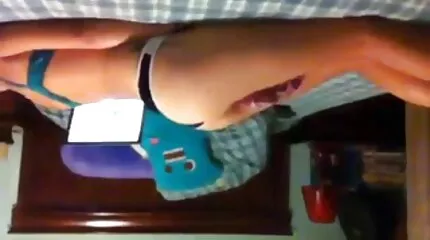 Tôi đặt máy rung phim sex nhat ban khong che moi nhat trong nhà vệ sinh và quay một video nóng bỏng cho bạn trai.