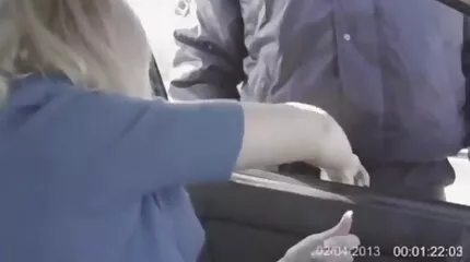 Một cô gái tóc vàng trong chiếc quần tất rách bú và lấy phim sex nhat ban full hd khong che một con cặc cứng trong cặp mông mềm mại của cô ấy.