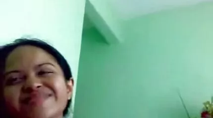 Cô gái tóc dài vuốt ve một cách lãng phim sex nhat ban online mạn và tự sướng bằng ngón tay.