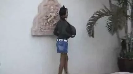 Em bé bị trói và chịch thật mạnh phim sex noi dung nhat ban với bốn con cu trong lồng.