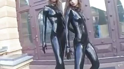 Một người đàn ông với một tinh ranh lớn lây lan một vẻ đẹp trưởng thành với bộ ngực lớn để phim sex nhat ban xinh quan hệ tình dục qua đường hậu môn.