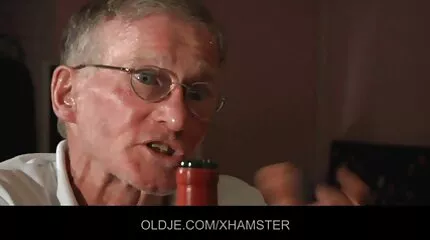 Bà chủ nhà đã đi quá xa với dịch vụ phòng và cho một khách hàng không hài lòng phim sex nhat ban khong che full hd một điểm.